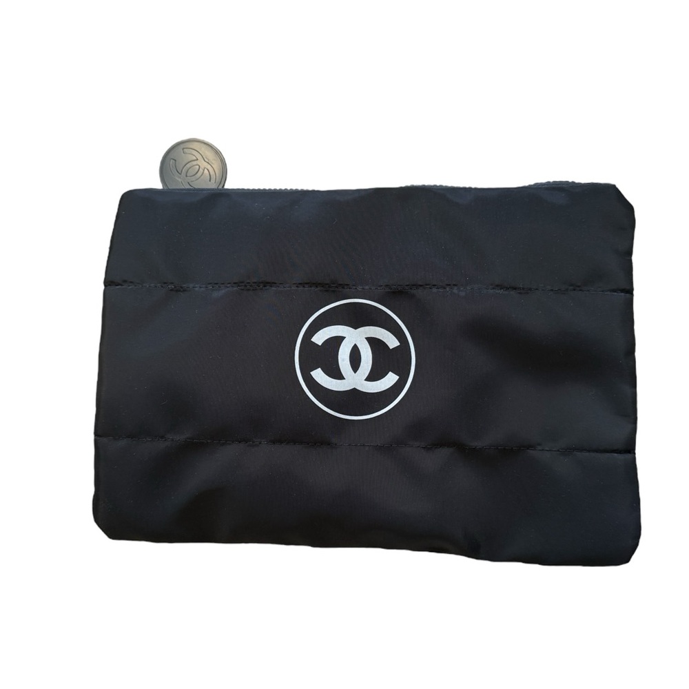 NWOT CHANEL Large Quilted Black Zippered Pouch w/ Iconic CC design & Zip Pull